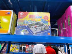 -逝水玩具折扣店