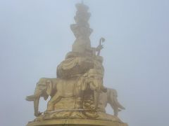 -峨眉山报国寺