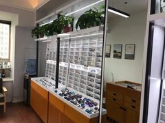 -视野联行眼镜•蔡司•依视路(温江店)