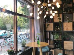 靠窗位-ZING COFFEE 镜咖啡