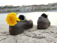 -多瑙河畔鞋履雕塑