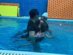 -蓝鲸奇亲子游泳俱乐部