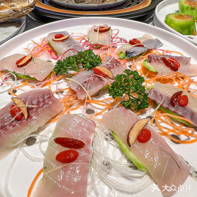 广东人吃海鲜追求一个“鲜”字蒸汽火锅吃过的人都懂
