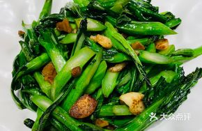 Pounded Garlic Stir-Fried Guangdong Mustard Greens