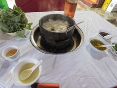 -鲁朗纳麦石锅鸡庄园