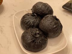 黑猪肉黑金包-李与白包子铺(桐梓林店)
