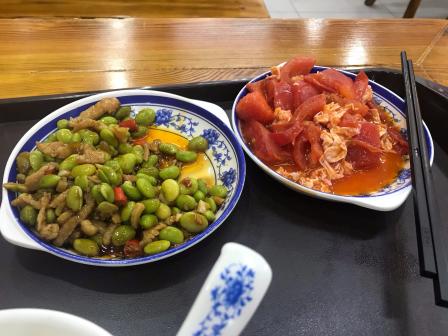 西遇记大食堂-"刚开始点了鱼块炖豆腐,阿姨打菜的时候抖了.