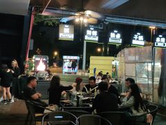 大堂-何师烧烤·香辣蟹·川菜·30年老品牌(太古里旗舰店)