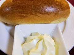餐前面包加黄油-红房子西菜馆(淮海中路店)
