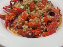 -肥肥虾庄·金牌油焖大虾(汉街SKP店)