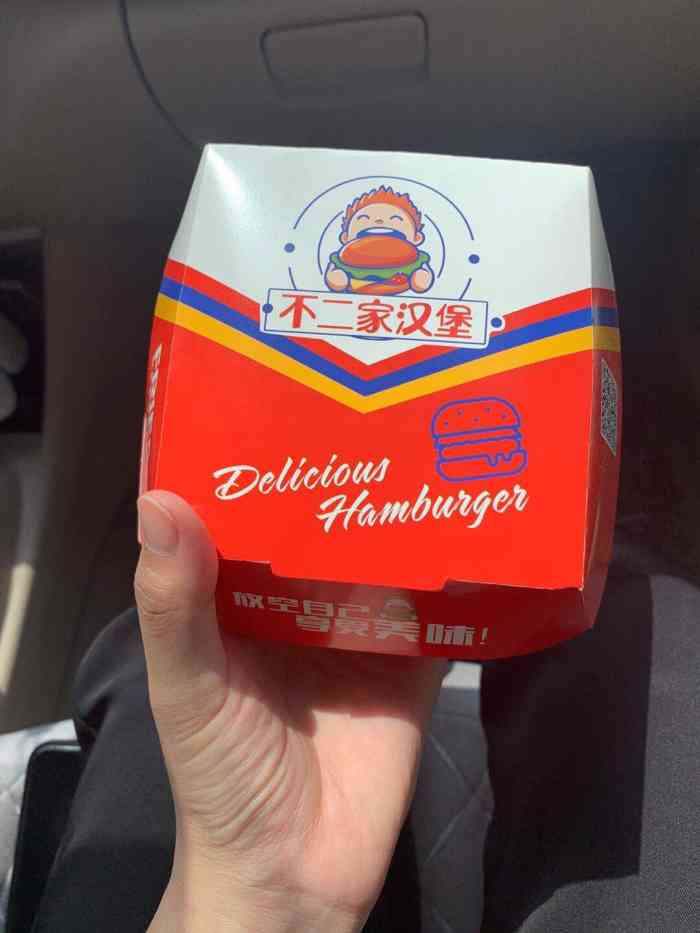 不二家汉堡炸鸡饮品-"脱骨的甜辣韩式炸鸡配年糕巴士的很,肉很大.