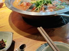 -野山舂·贵州现舂酸汤火锅(鸿通城店)