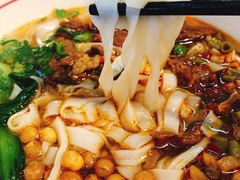 招牌红烧牛肉米粉-呷佬·长沙手工米粉(金沙江路店)