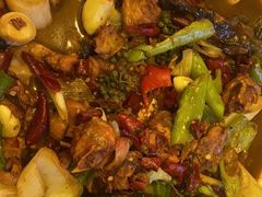 炒笨鸡-闯关东东北农家菜(崂山石老人店)