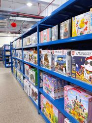 -逝水玩具折扣店