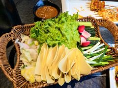 东北蘸酱菜-卞二小串·鹤岗烧烤·坑烤(永定路店)