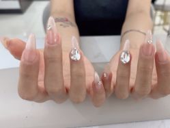 -瞧·享轻奢美甲美睫