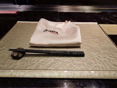 餐具摆设-Ginza Onodera铁板烧(外滩十八号店)