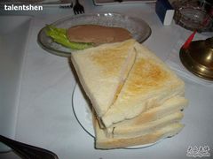 鹅肝酱配面包-成桂西餐厅·42年的味道(五大道疙瘩楼店)