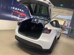 -TESLA 特斯拉(上海太古汇体验店)