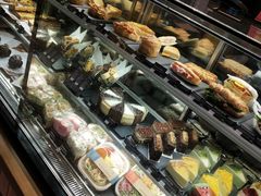 面包甜点陈列柜-星巴克臻选(广州沙面店)