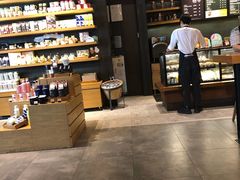 零售区-星巴克臻选(深圳罗湖万象城店)