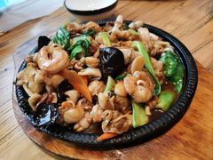 铁板三鲜-小船渔村•大连菜•大连焖鱼(明泽街店)