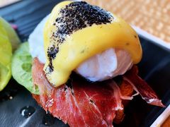 Truffle&nbsp;Egg&nbsp;Benedict&nbsp;with&nbsp;Homemade&nbsp;Brioche-OZONE 顶楼酒吧(香港丽思卡尔顿酒店)