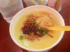 -巍山𤆵肉饵丝