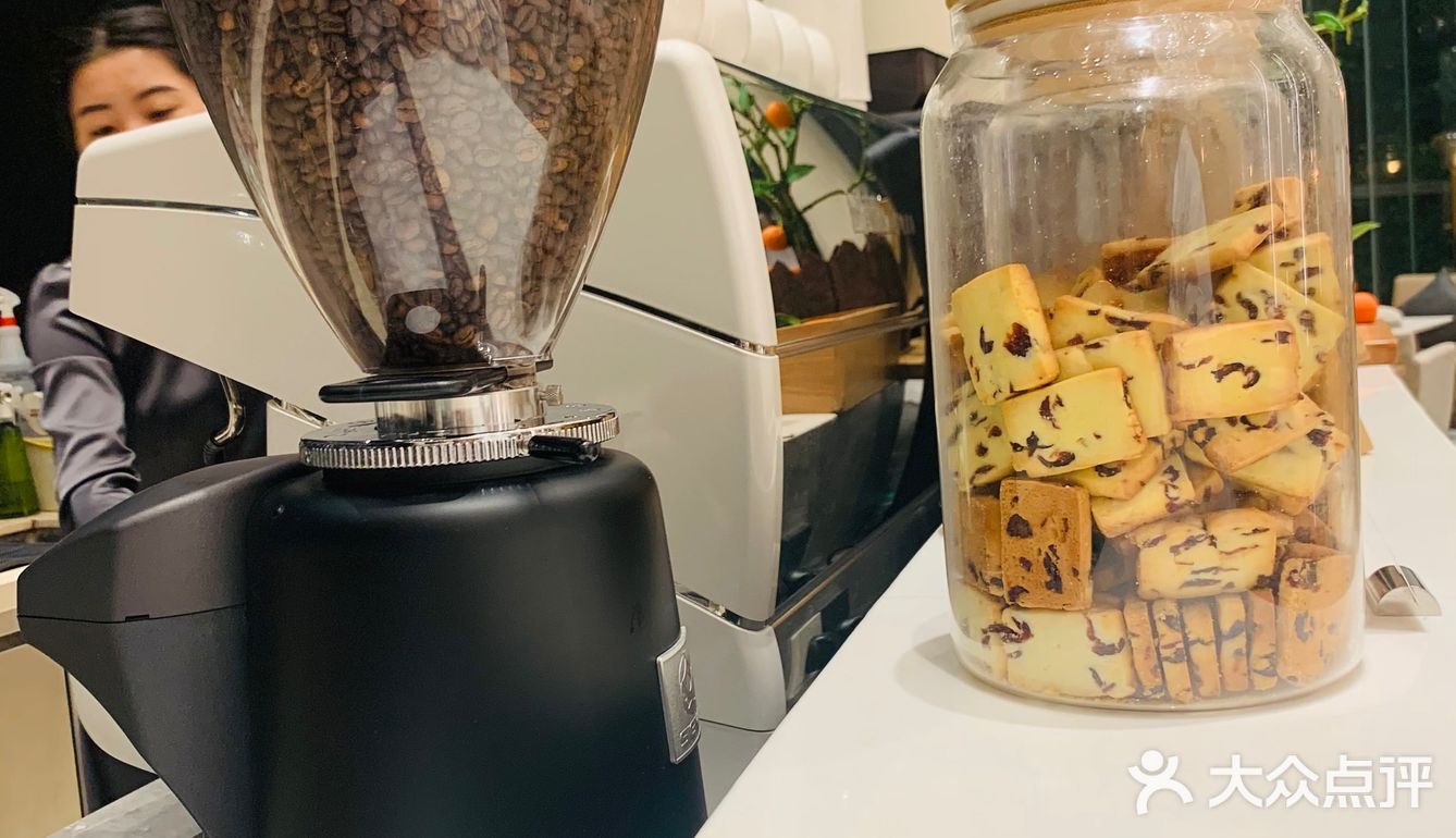 之前在网上看到一张图片后，就非常想去万豪感受一下下午茶