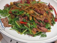 酸菜炒牛肉-大厨小馆(华阳城店)