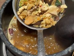野生菌石锅土鸡-蘑界·野生菌火锅(深业上城店)