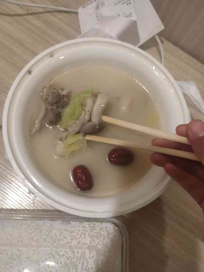 个人觉得很一般但外卖生意比较好胡椒味的汤还行吧蘑
