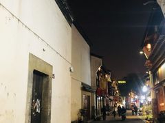 -吴山路夜市