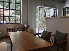 靠窗位-叩听咖啡 kotiin cafe(福新路店)