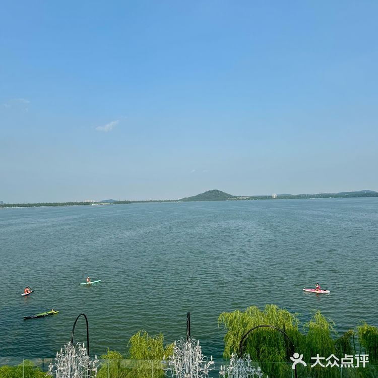 武汉东湖270°无边际湖景餐厅美到窒息🌊