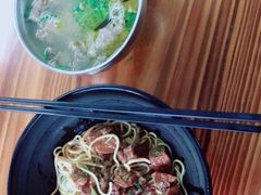 红烧牛肉拌面+牛肉汤-河南拉面(肇周路店)