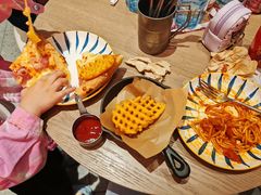 -必胜客(上海华谊新所店)