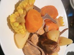 番茄玉米煲龙骨-汤城小厨•粤菜•靓汤(苏州街店)