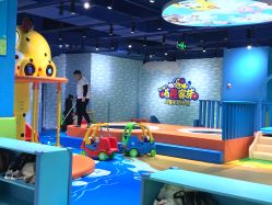 -咘隆家族儿童乐园(凯旋广场店)