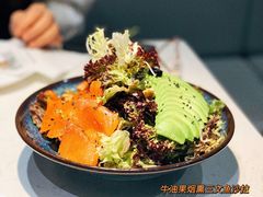 烟熏三文鱼杂菌沙拉-BE BRIGHT KITCHEN(正佳广场店)