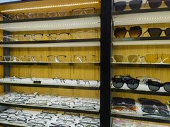 -优医视平价眼镜蔡司依视路折扣工厂店(十里堡店)