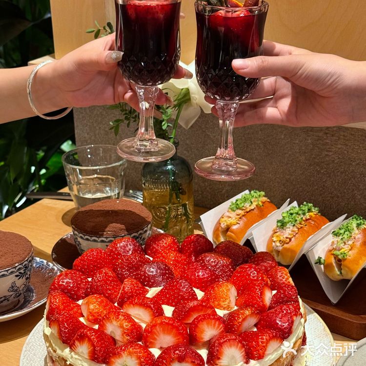 长沙女朋友带我见世面了！新开的漂亮饭！