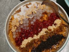彩虹加量红豆乌龙冰粉-姚姚酸菜鱼·金戈戈香港豉油鸡(喜荟城联名店)