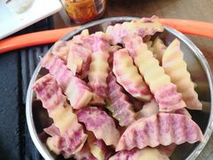 红皮土豆-三锅莊·牦牛肉火锅·香格里拉特色藏餐宴请餐厅(昆明创始店)