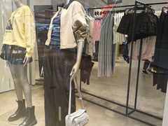 -URBAN REVIVO(上海中庚漫游城店)