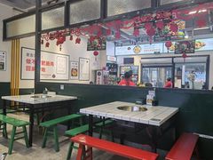 大堂-晓彭肥肠鸡·泡椒鸡火锅(水木天地店)