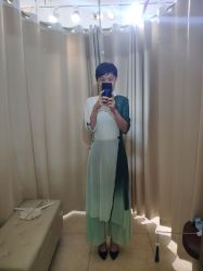 -月月婚纱礼服仓储店(王府井店)