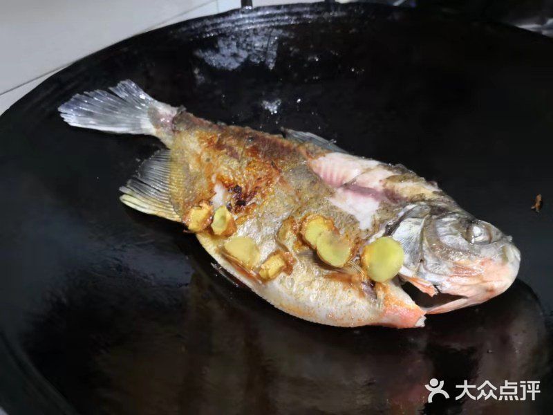 酸菜红烧金鲳鱼，高蛋白低脂肪为健康打call！