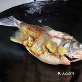 酸菜红烧金鲳鱼，高蛋白低脂肪为健康打call！